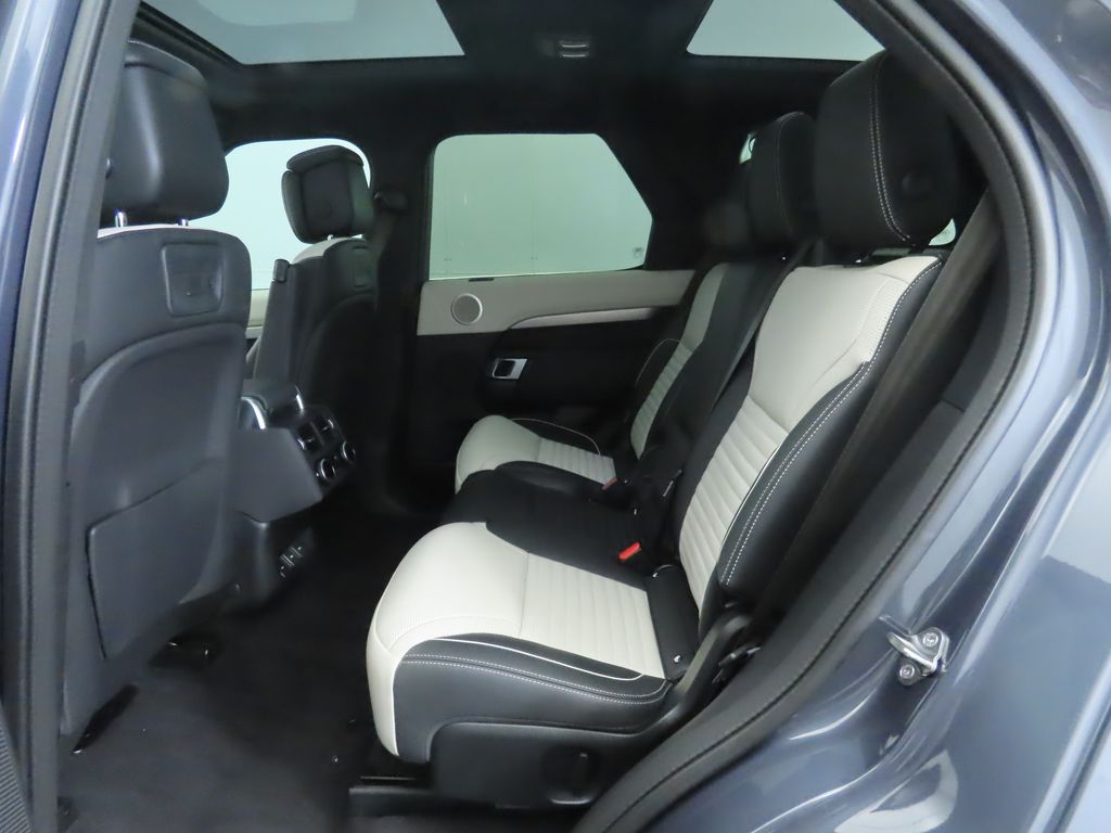 Thumbnail: 2024 Land Rover Discovery - 22