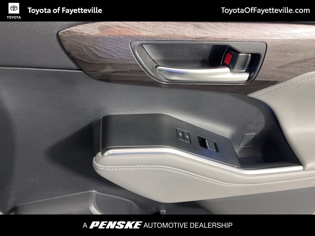 Thumbnail: 2021 Toyota Highlander - 24