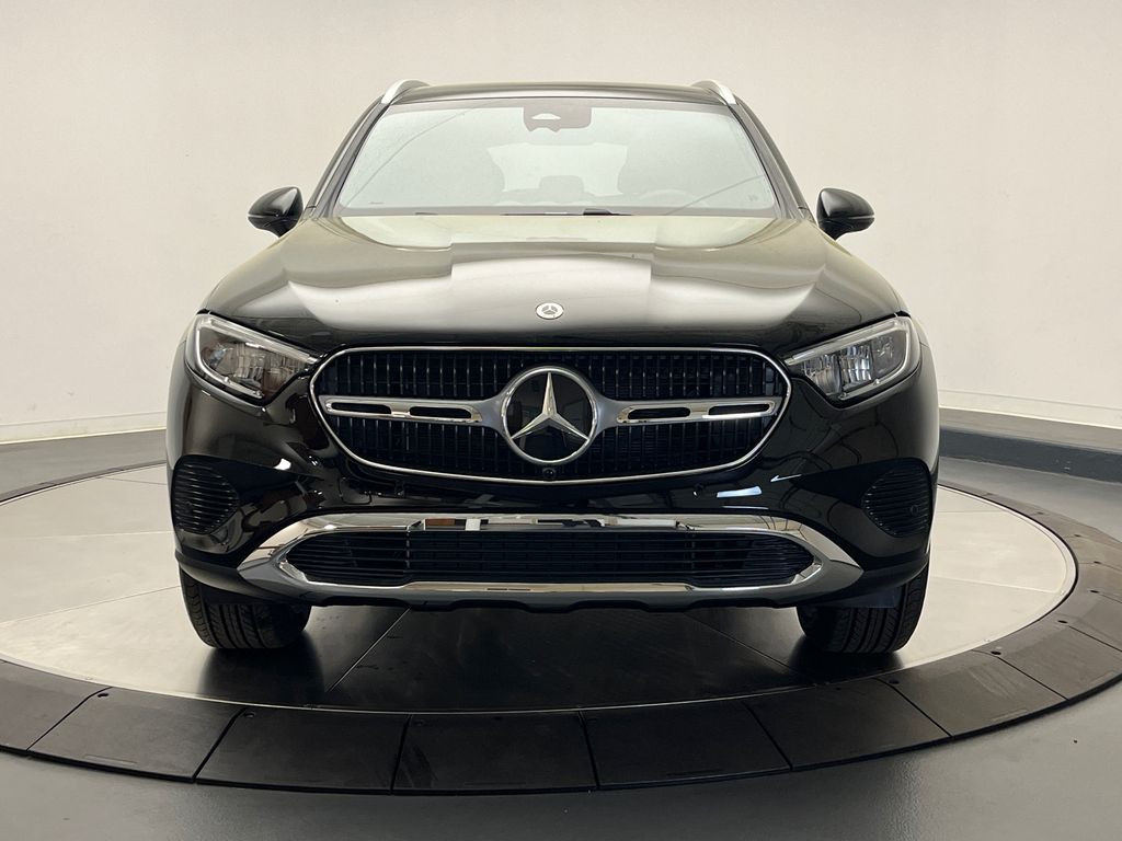 2025 Mercedes-Benz GLC 300 2