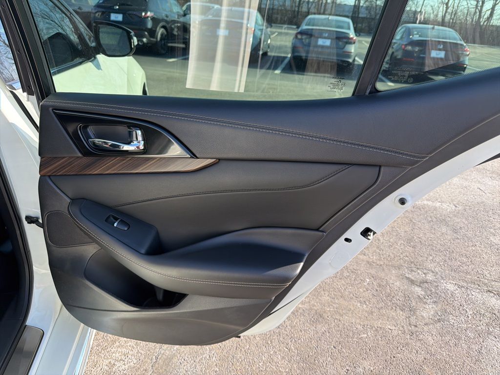 Thumbnail: 2017 Nissan Maxima - 24