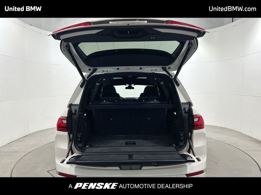 Thumbnail: 2021 BMW X7 - 23