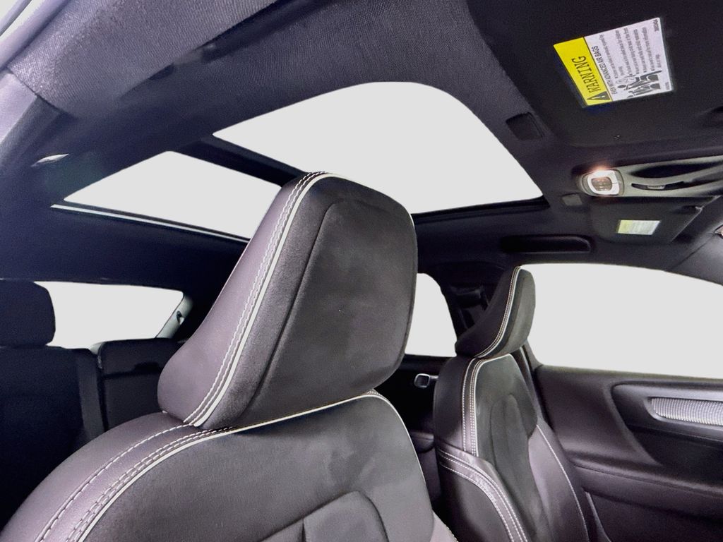 Thumbnail: 2019 Volvo XC40 - 18
