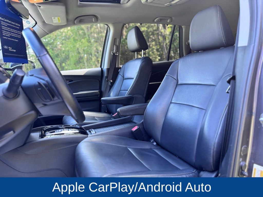 2020 Honda Pilot Touring w/Rear Captain's Chairs