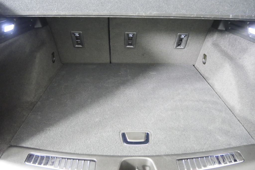 Thumbnail: 2024 Cadillac XT4 - 17