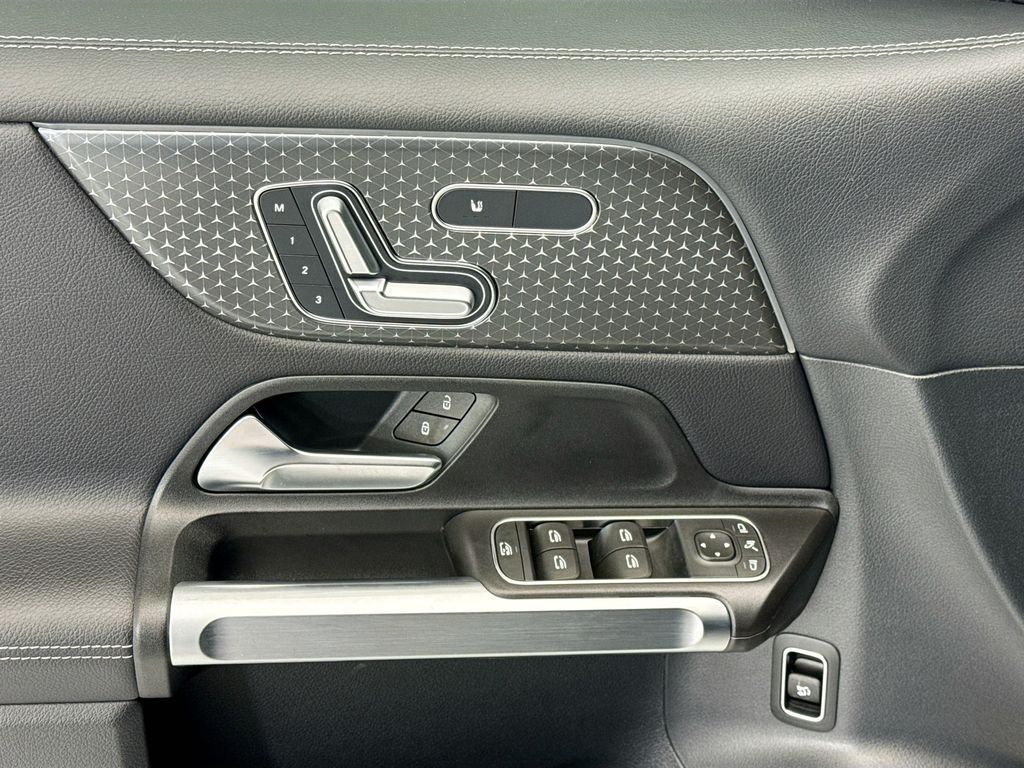 Thumbnail: 2025 Mercedes-Benz GLB - 21