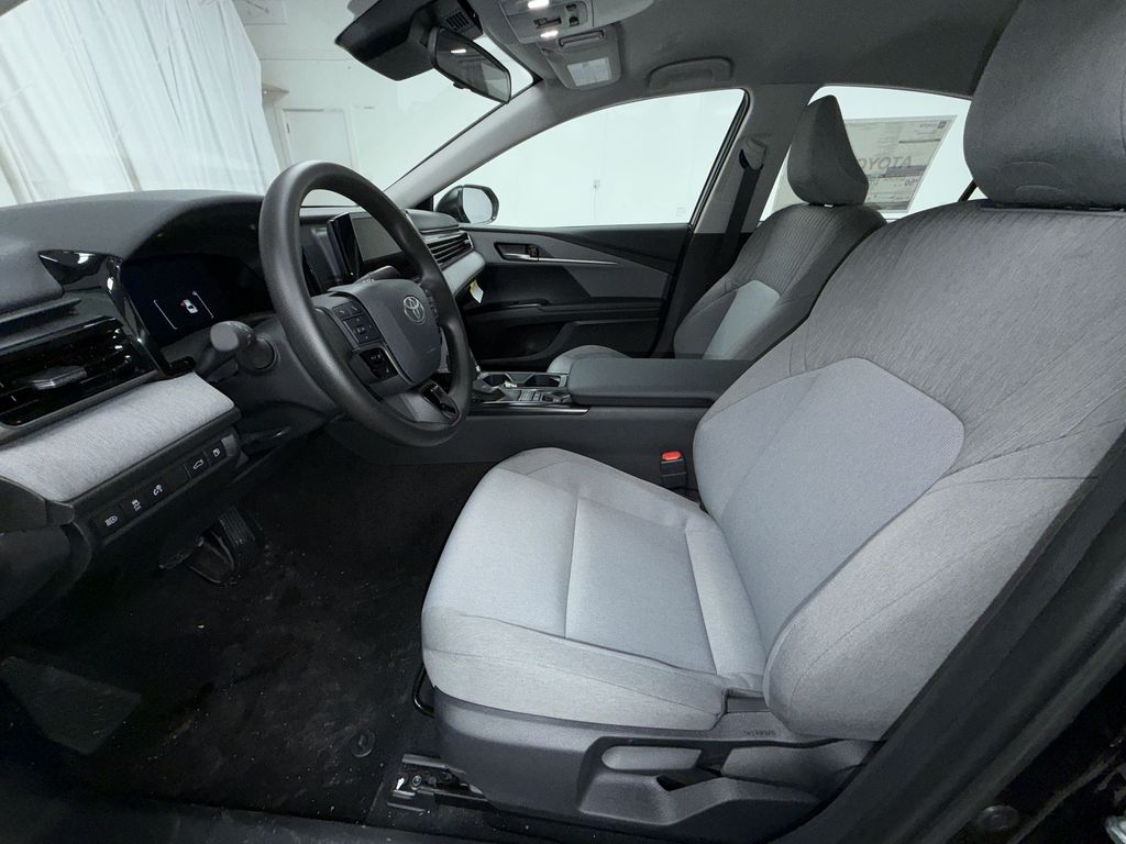 2026 Toyota Camry LE - Photo 14