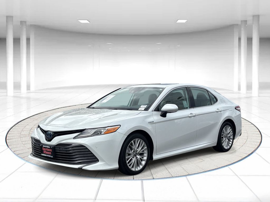 2020 Toyota Camry Hybrid XLE
