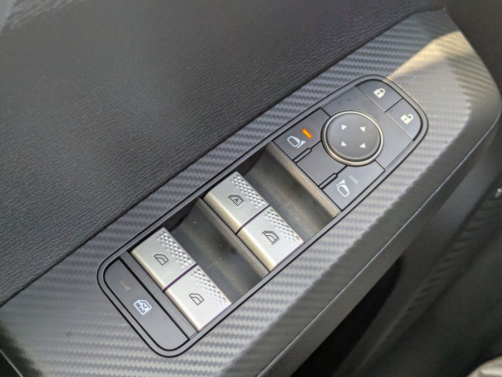 2025 Mitsubishi Outlander Plug-in Hybrid SE - Photo 22