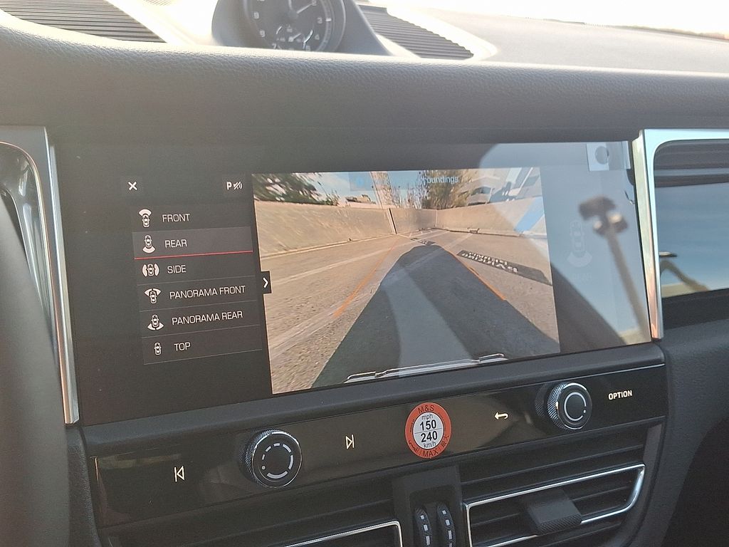 Thumbnail: 2026 Porsche Macan - 21