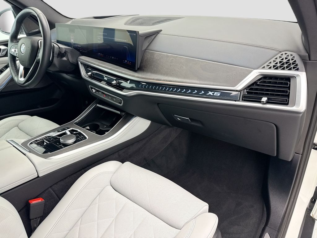 Thumbnail: 2026 BMW X5 - 16