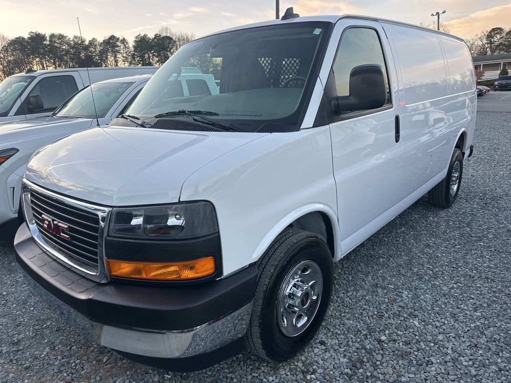 2023 GMC Savana 2500 Work Van's photo