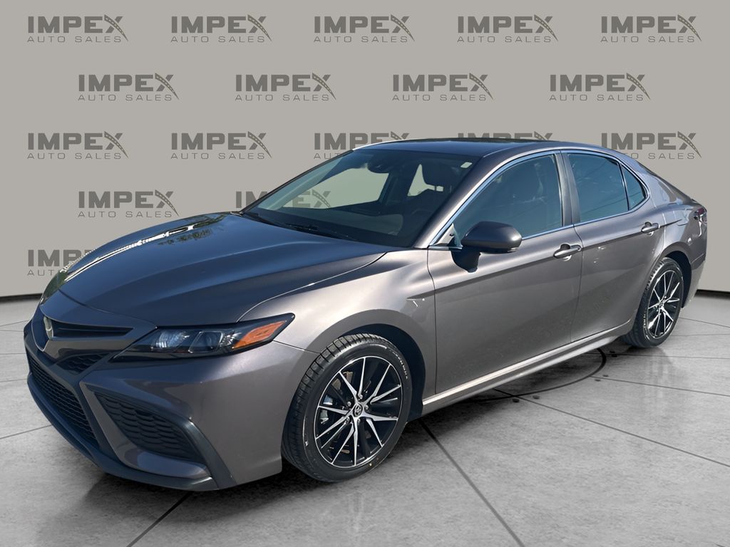 2024 Toyota Camry SE's photo