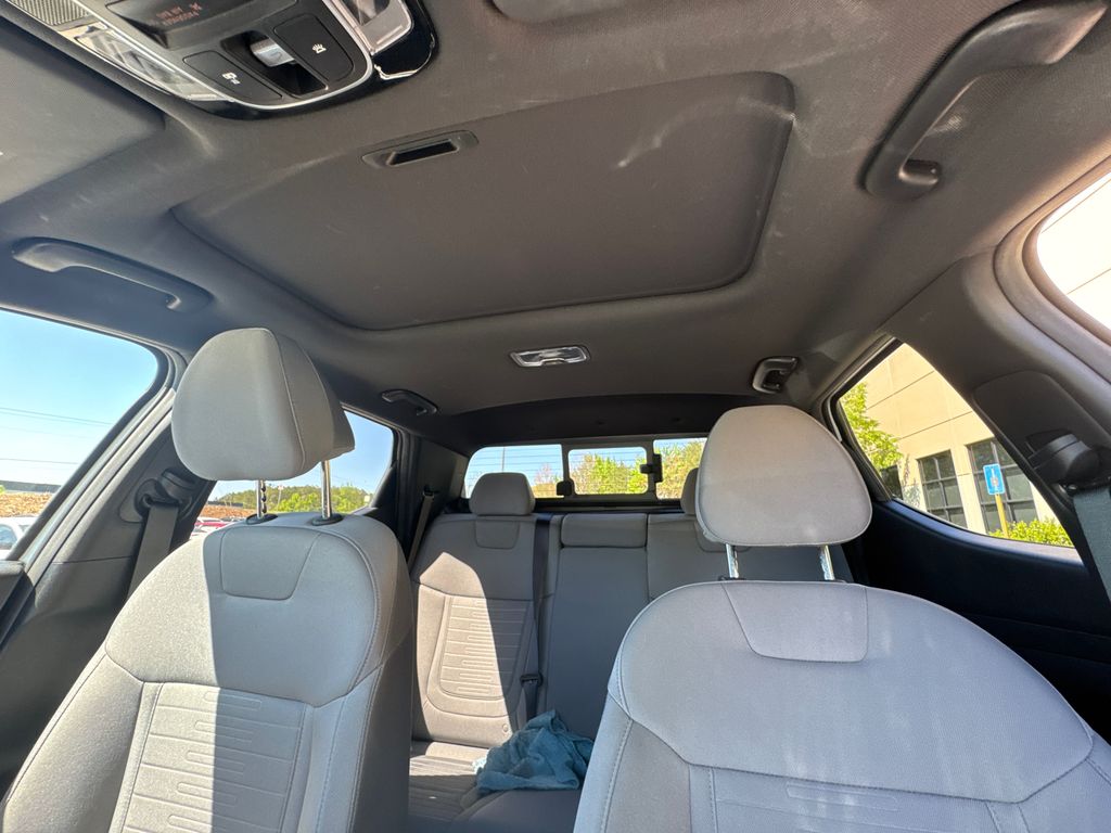 Used 2023 White Hyundai SEL image 30