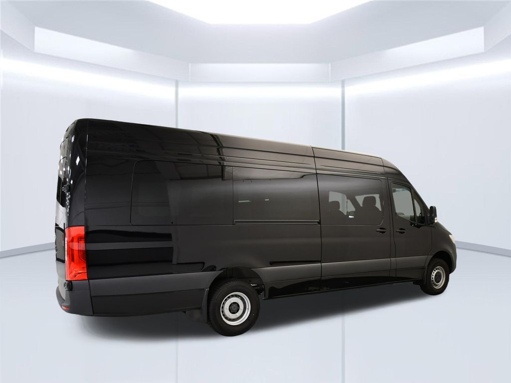 Thumbnail: 2025 Mercedes-Benz Sprinter - 9