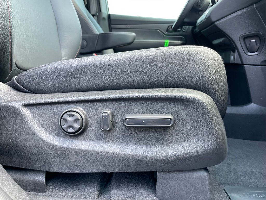 Thumbnail: 2026 Honda Odyssey - 30