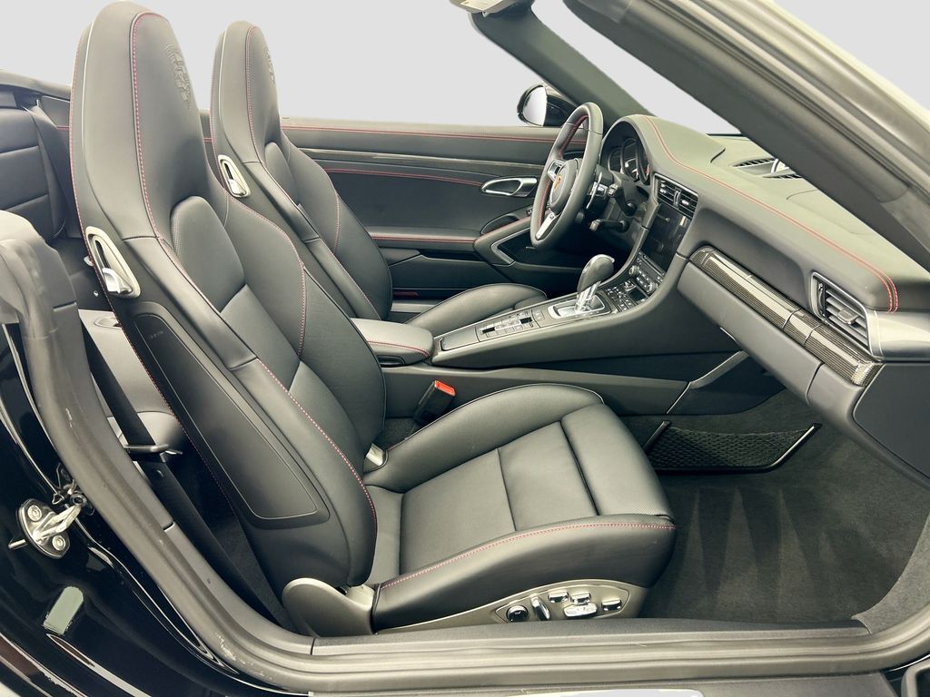 Thumbnail: 2019 Porsche 911 - 20