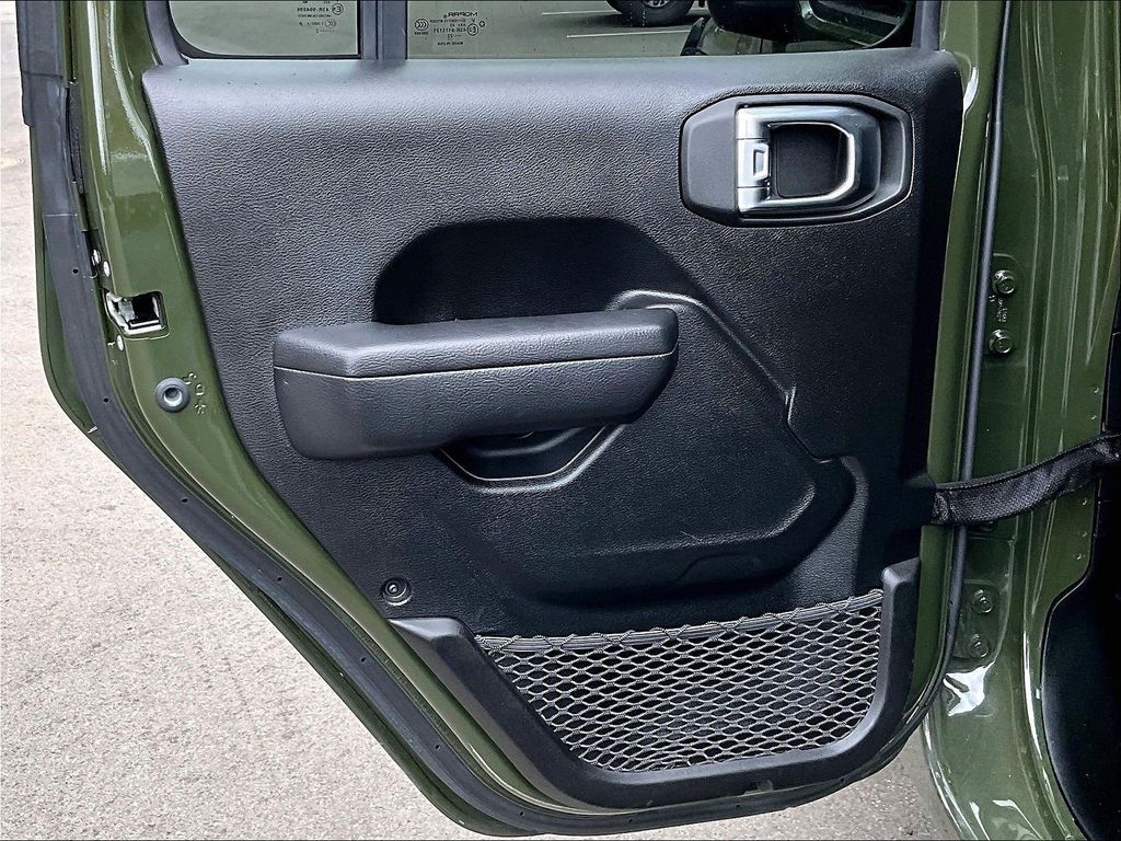 2022 Jeep Gladiator — photo 23