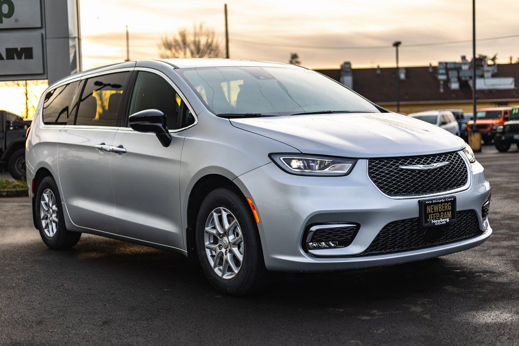 2026 Chrysler Pacifica Select thumbnail 6