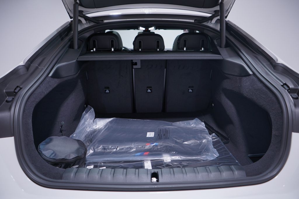 Thumbnail: 2026 BMW 4 Series - 13