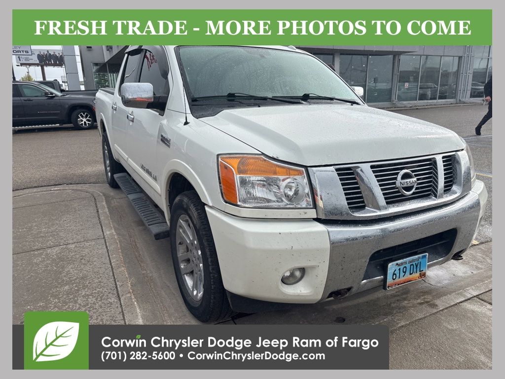 Pearl White Metallic 2014 Nissan Titan SL Crew Cab 4WD Pickup Truck Four-Wheel Drive 5-Speed Automatic