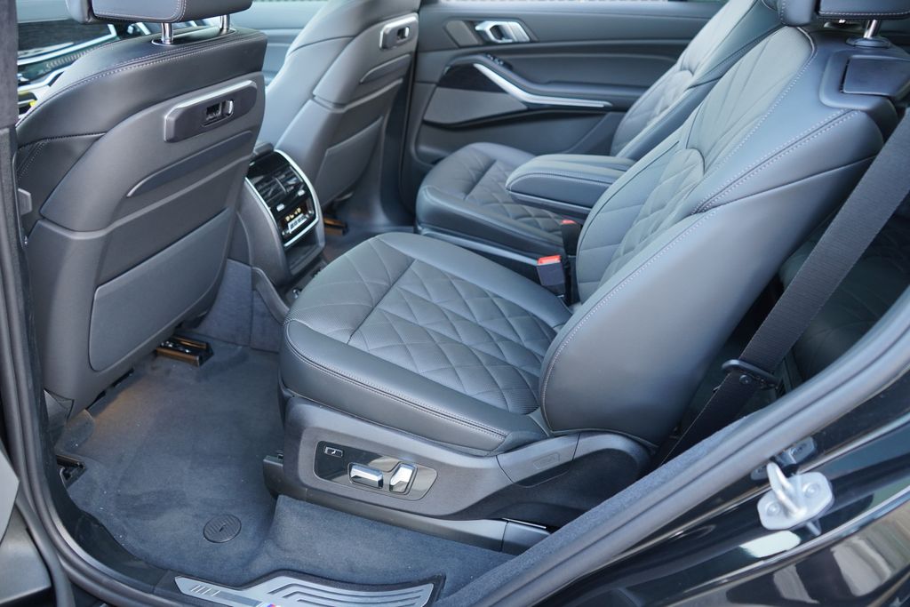 Thumbnail: 2026 BMW X7 - 18