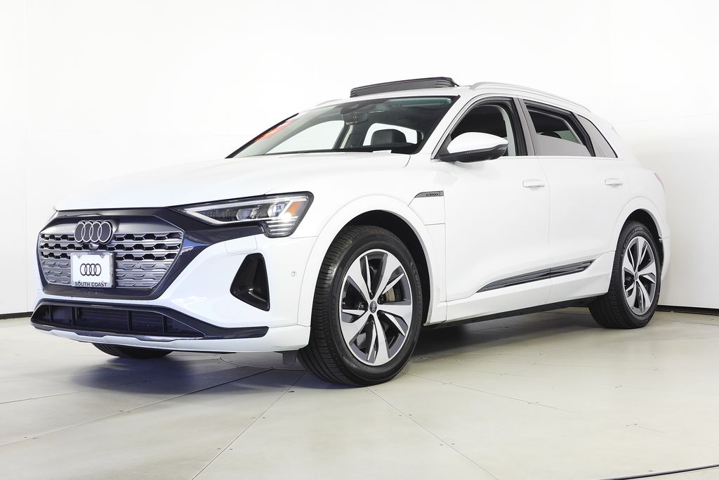 Thumbnail: 2024 Audi Q8 e-tron - 2