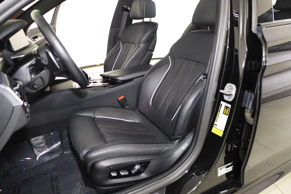 Thumbnail: 2022 BMW 5 Series - 21