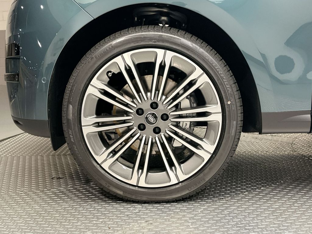 Thumbnail: 2025 Land Rover Range Rover Sport - 4