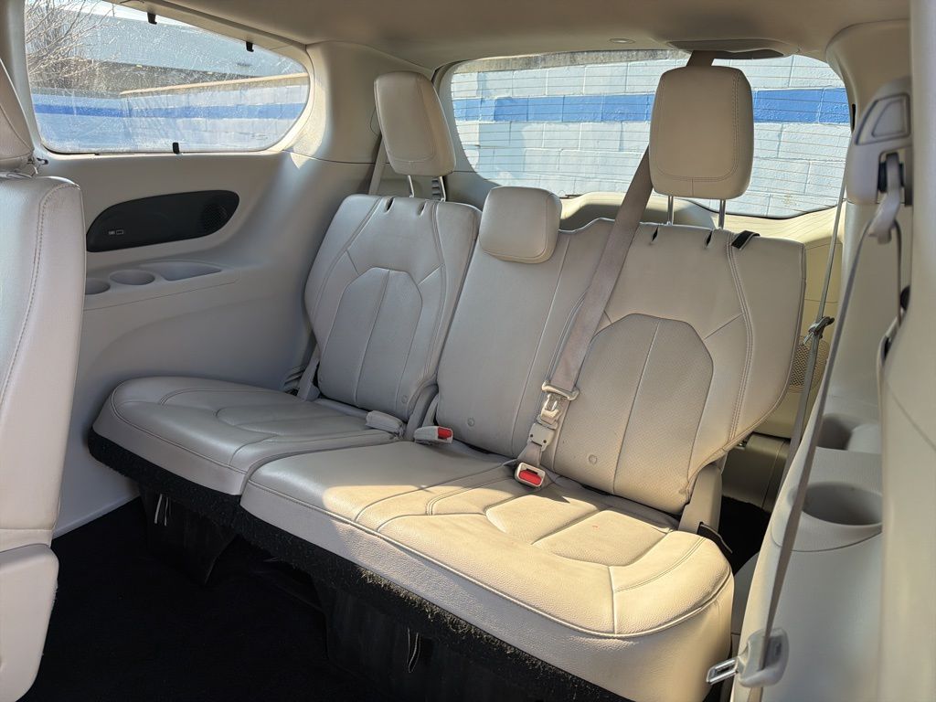 Thumbnail: 2018 Chrysler Pacifica - 21