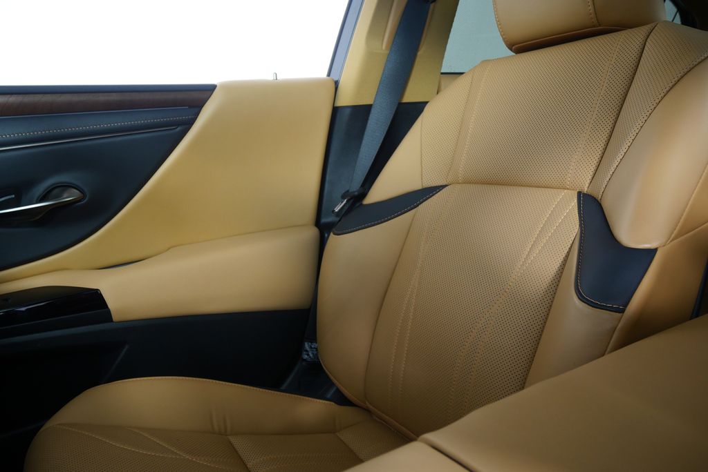 2023 Lexus ES  30
