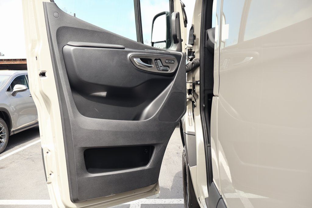 Thumbnail: 2026 Mercedes-Benz Sprinter - 7