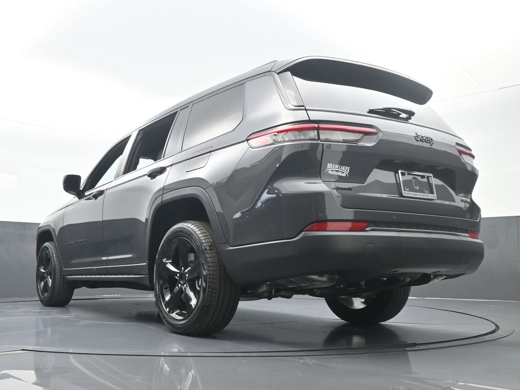 Used 2025 Baltic Gray Metallic Clearcoat Jeep Limited image 28