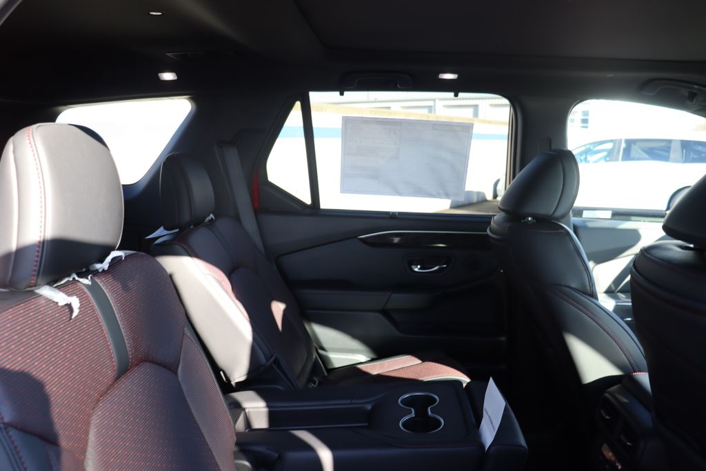 Thumbnail: 2025 Honda Pilot - 17