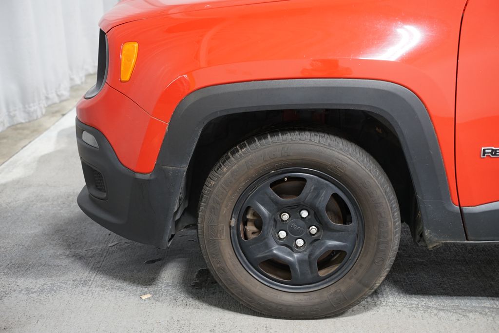 Thumbnail: 2016 Jeep Renegade - 5