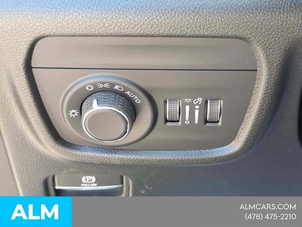 Used 2025 Silver Jeep Laredo image 29
