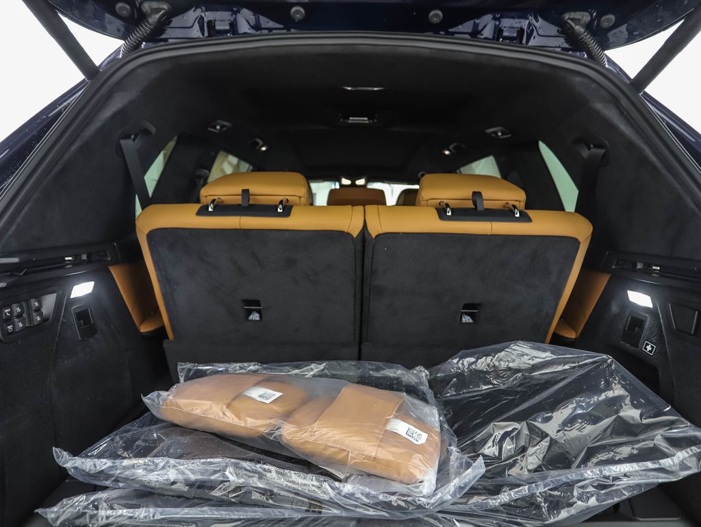 Thumbnail: 2026 BMW X7 - 27