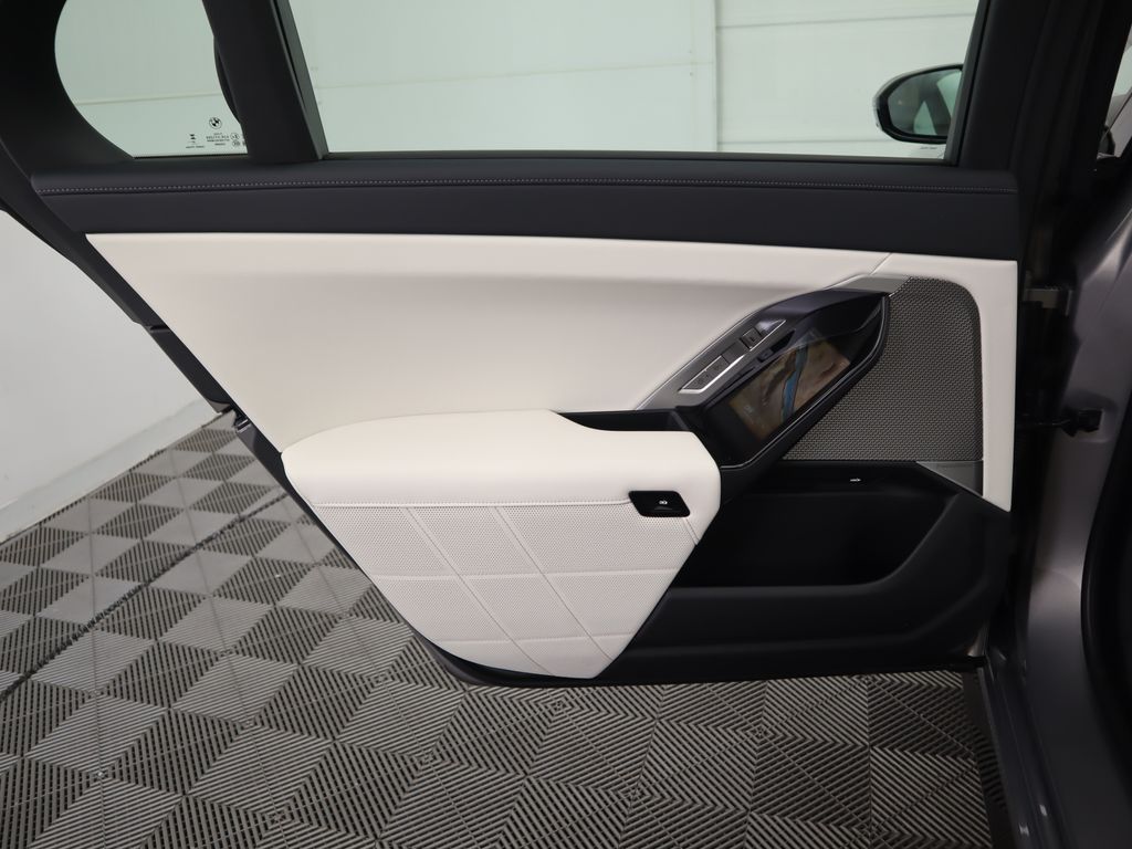 Thumbnail: 2025 BMW 7 Series - 28