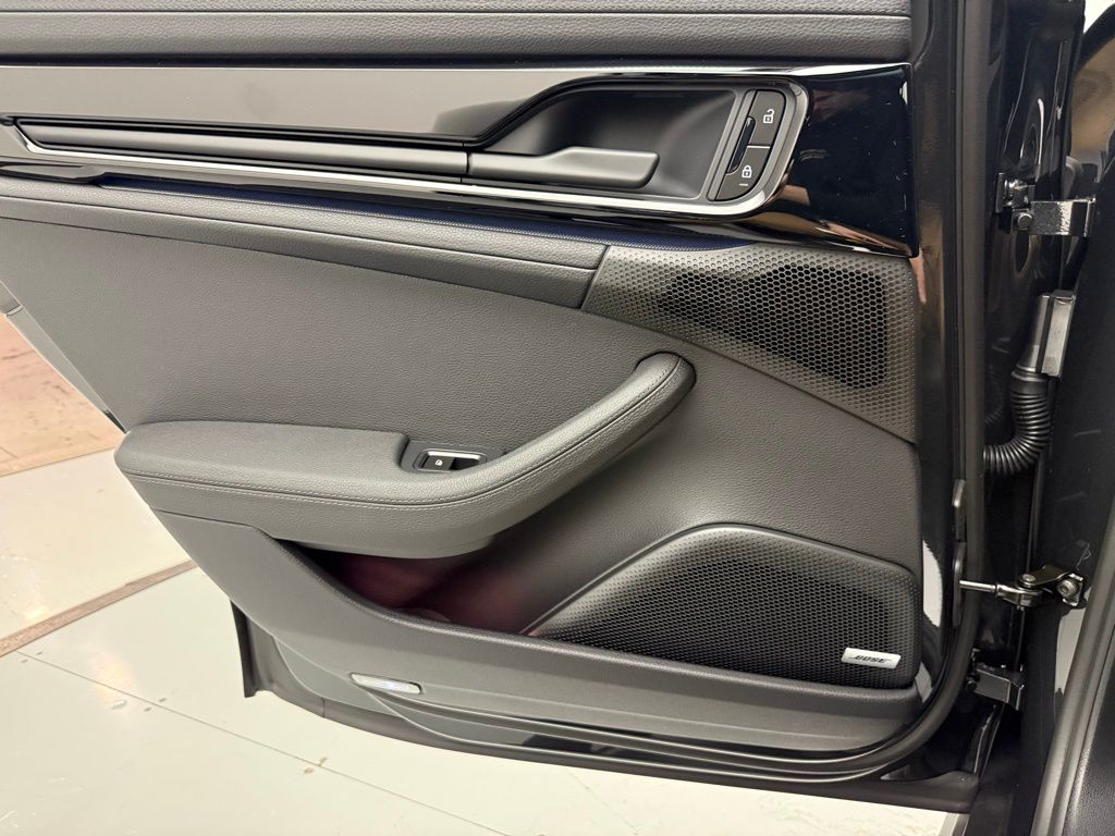 Thumbnail: 2026 Porsche Panamera - 27