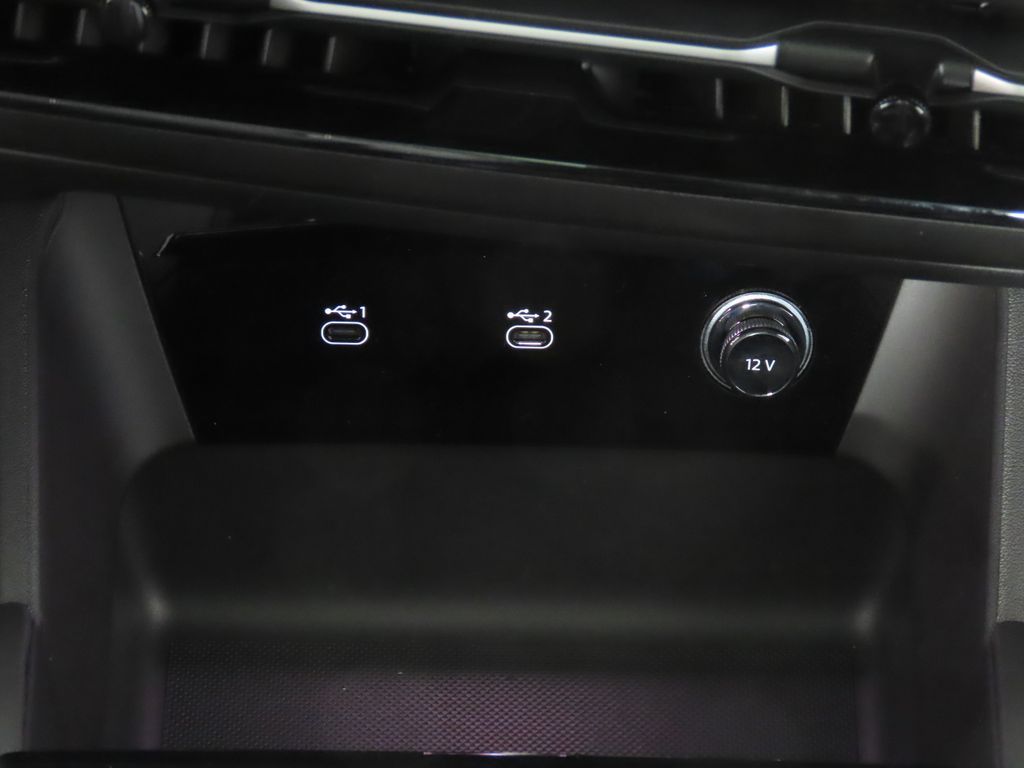 Thumbnail: 2025 Audi Q6 e-tron - 20