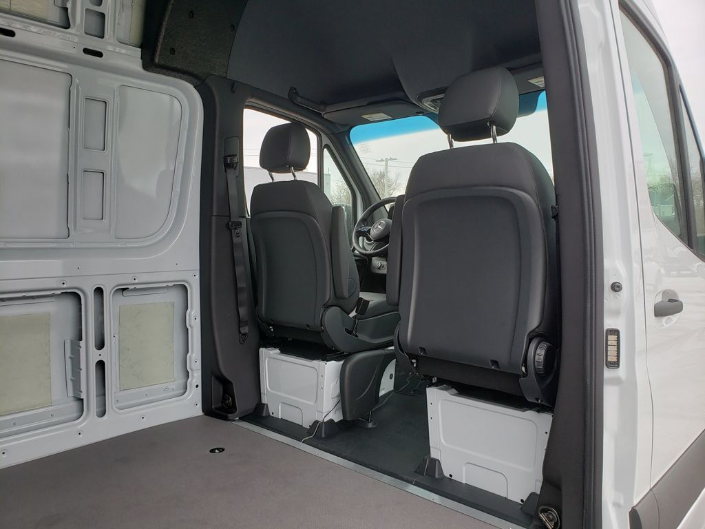 Thumbnail: 2026 Mercedes-Benz Sprinter - 14