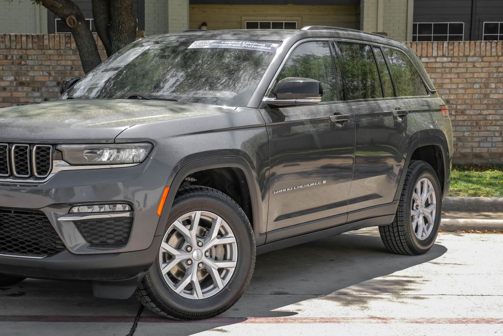 used 2022 Jeep Grand Cherokee car, priced at $28,000