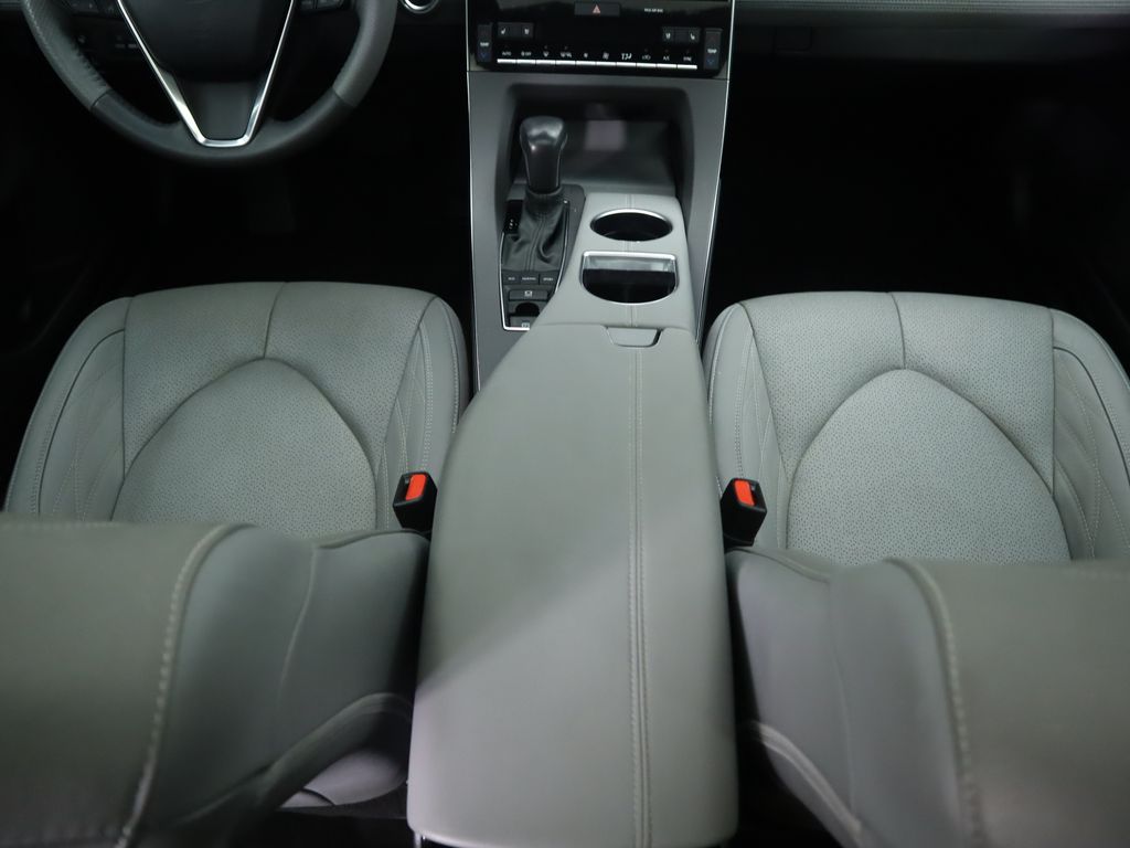 Thumbnail: 2021 Toyota Avalon - 17