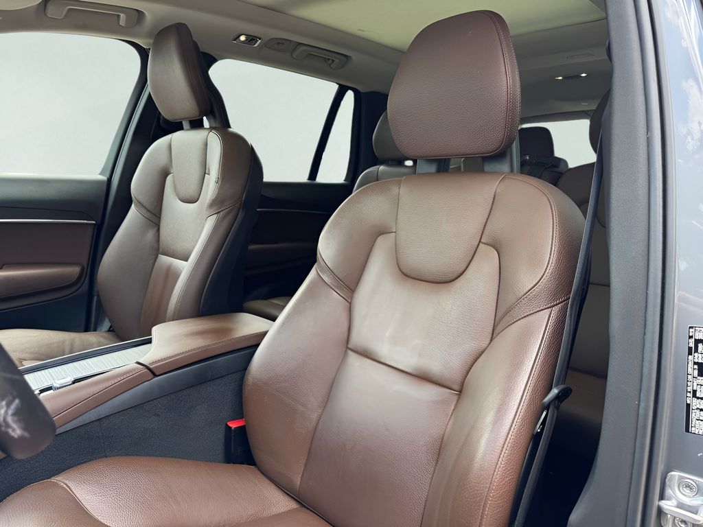 Used Car 2020 Volvo Xc90  T6 Momentum For Sale Under $30,000 In Austin, Texas