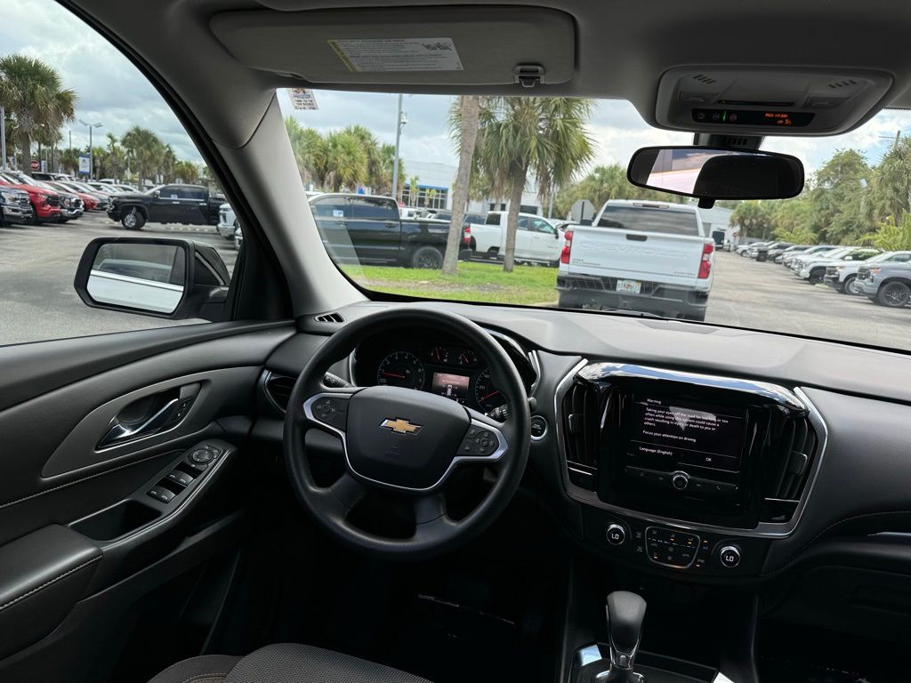 2021 Chevrolet Traverse LS 23