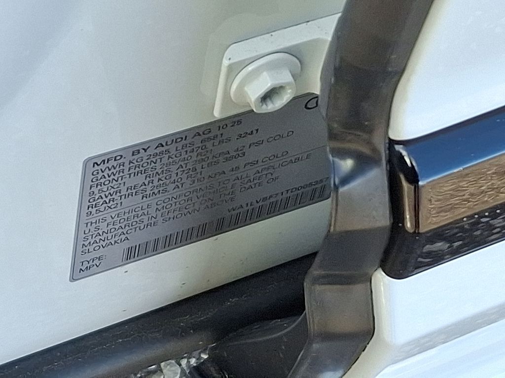 Thumbnail: 2026 Audi Q7 - 10