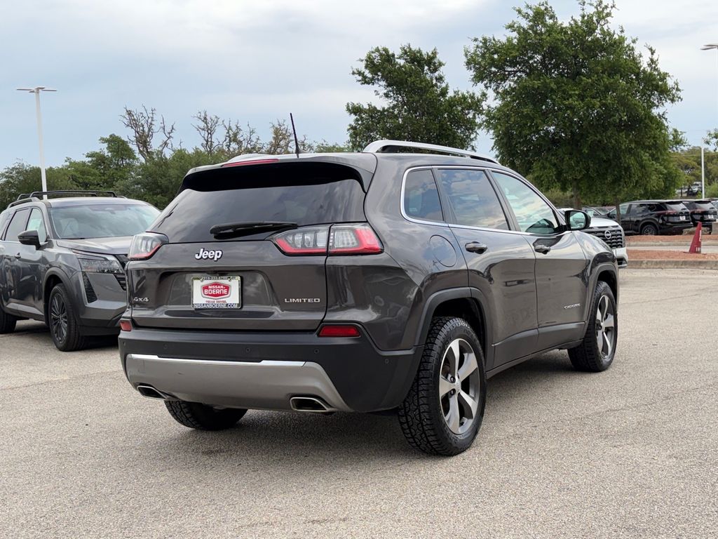 View vehicle photo 5