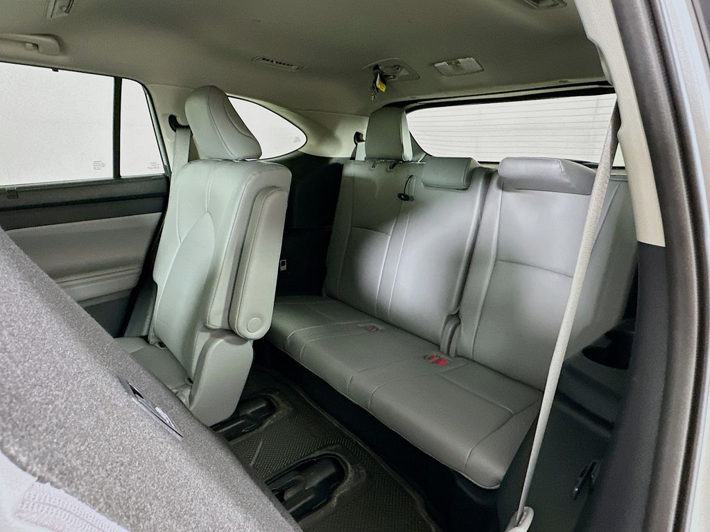 Thumbnail: 2021 Toyota Highlander - 28