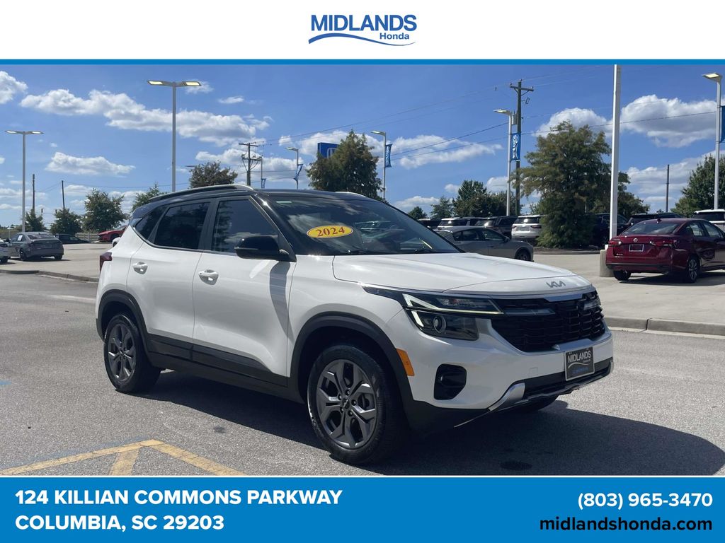 Clear White/Black Roof 2024 Kia Seltos SUV / Crossover All-Wheel Drive Continuously Variable Transmission