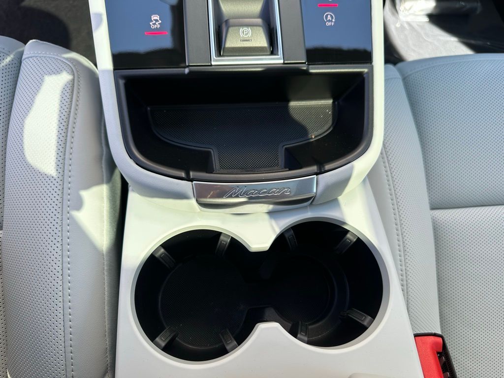 2025 Porsche Macan  20