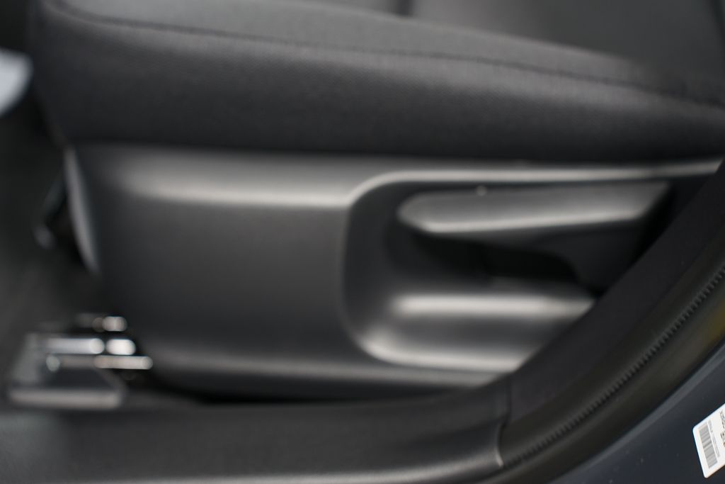 2025 Toyota Corolla LE 32